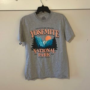 Graphic Tee - Yosemite National Park Graphic Tee size M
